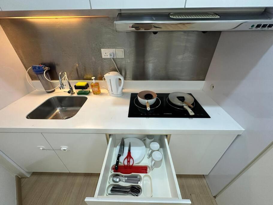 Netflix Seaview 118island Plaza Apartment Tanjung Tokong